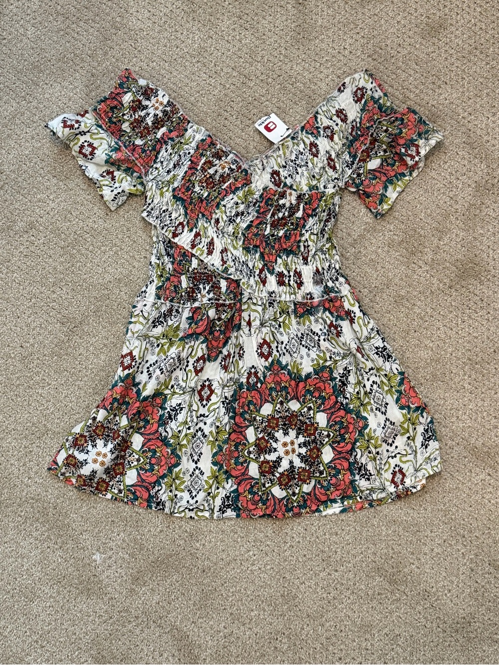 En Cremé Boho Floral Off-Shoulder Blouse in Cream and Coral